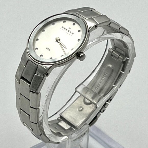 Skagen Denmark Round Silver Ladies watch Working - Picture 3 of 8